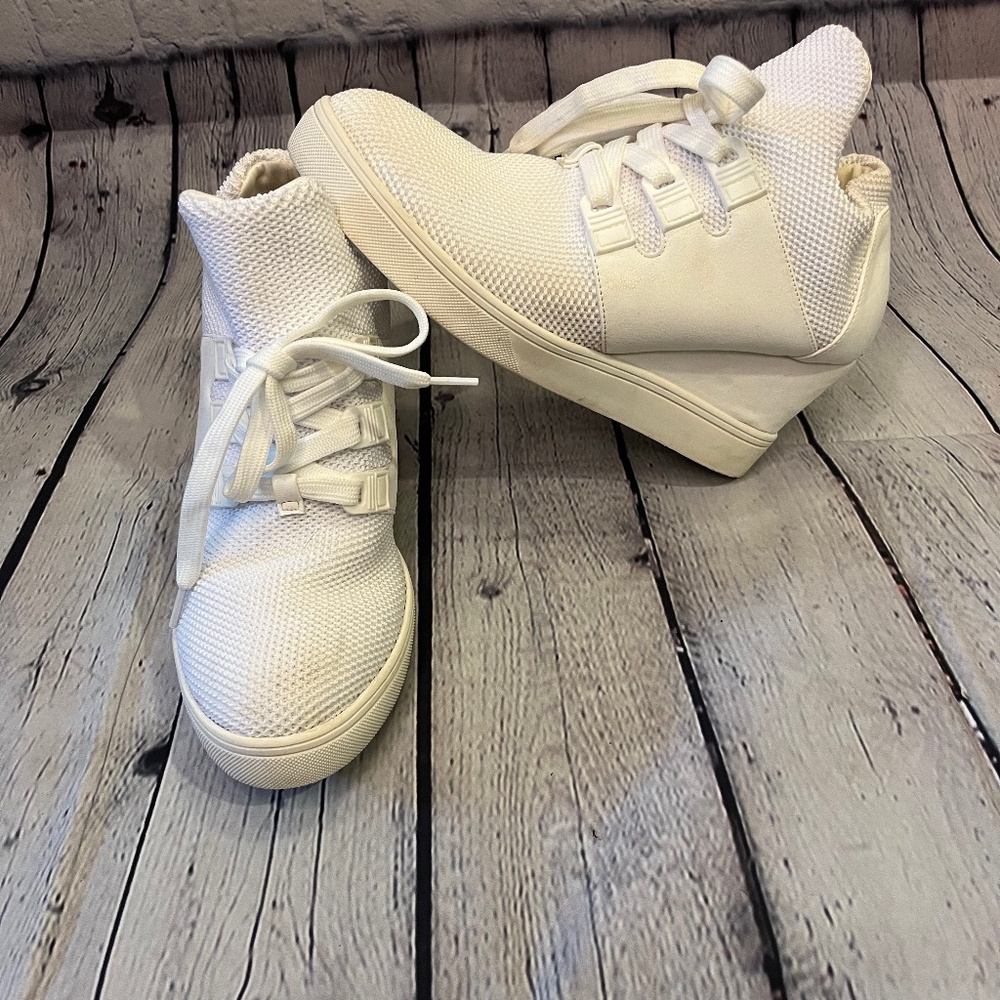 women platform sneaker